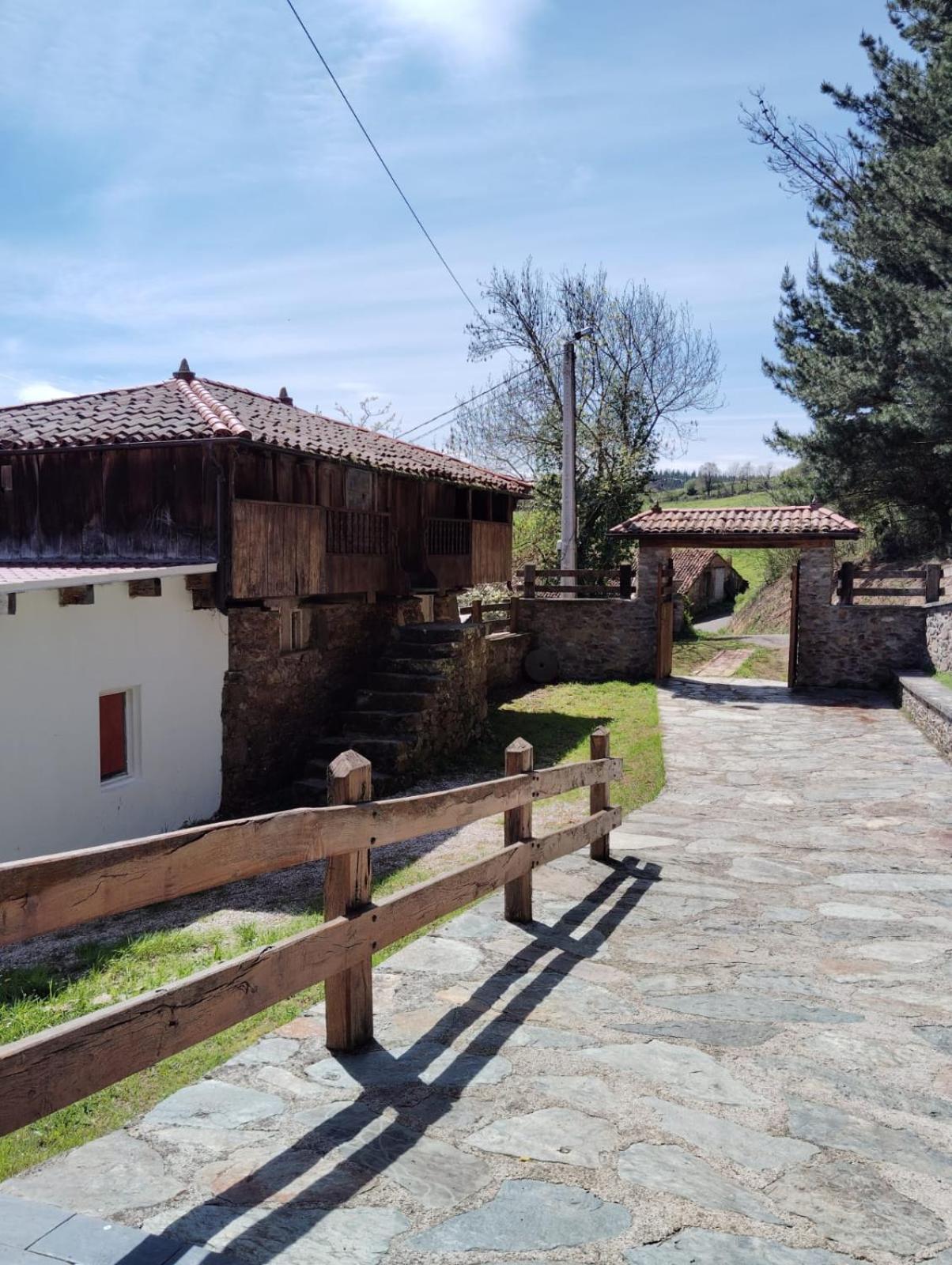 Hotel El Nuevo Semellon Aceptamos Mascotas Tineo Exterior foto